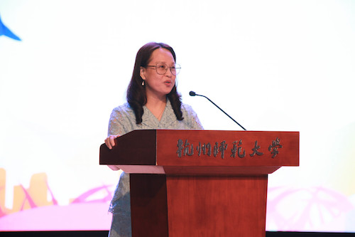 学院党委书记周春儿发言