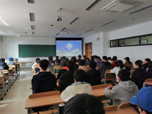 追剧狂人
组织学生观看火灾逃生演练公开课