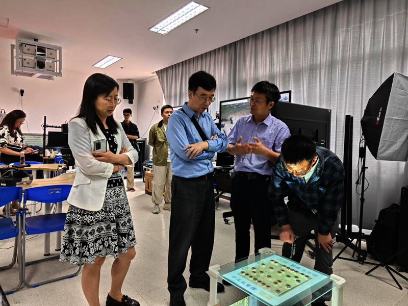 参观人机交互与虚拟现实实验室4