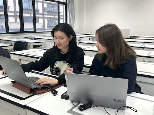 三等奖：静止轨道与低轨光学影像协同的杭州湾水体悬浮泥沙多尺度反演与验证